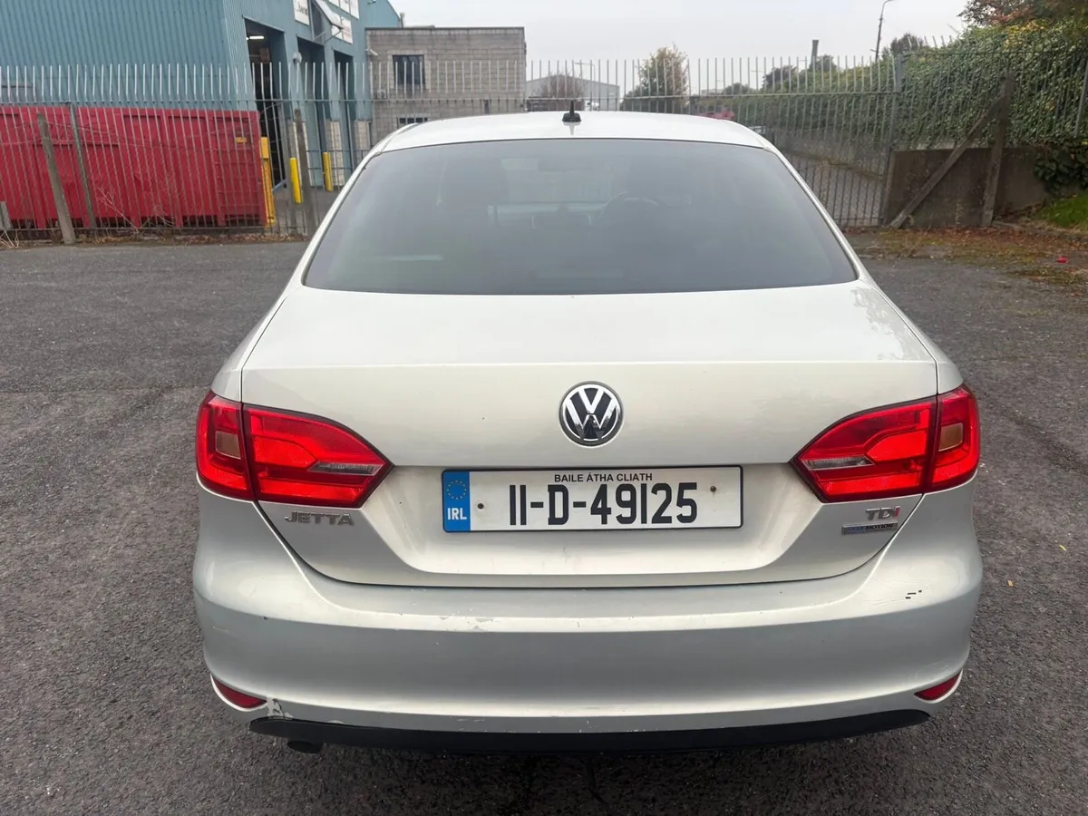 2011 Volkswagen Jetta 1.6TDI. - Image 3