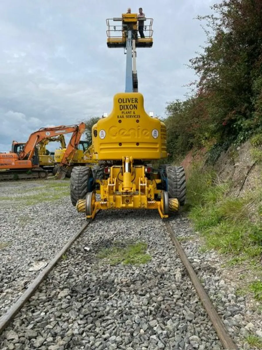 Rail Road Cherrypicker - Image 2