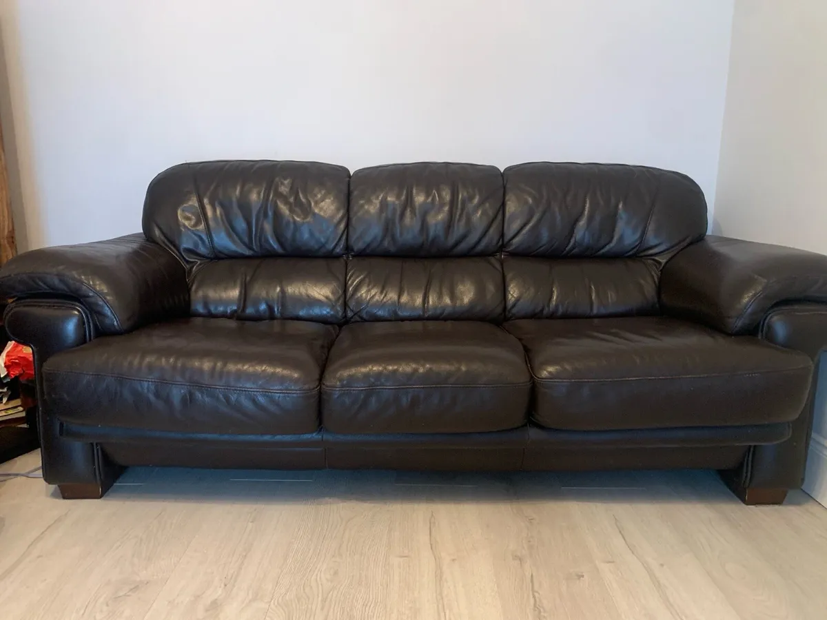 Sofas    3  sitter and 2 sitter - Image 1