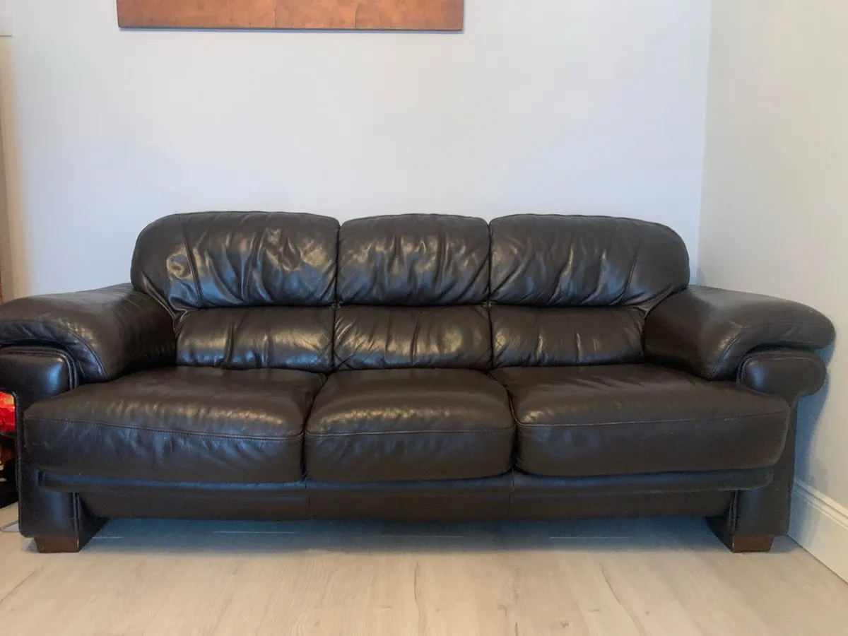 Sofas    3  sitter and 2 sitter - Image 2