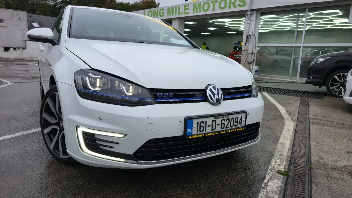 Volkswagen Golf 1.4 GTE 204P BHP AUTO - Image 3