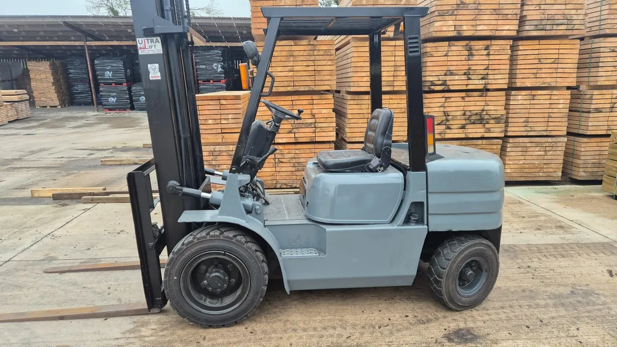 Mitsubishi forklift 3 ton fully serviced. - Image 2