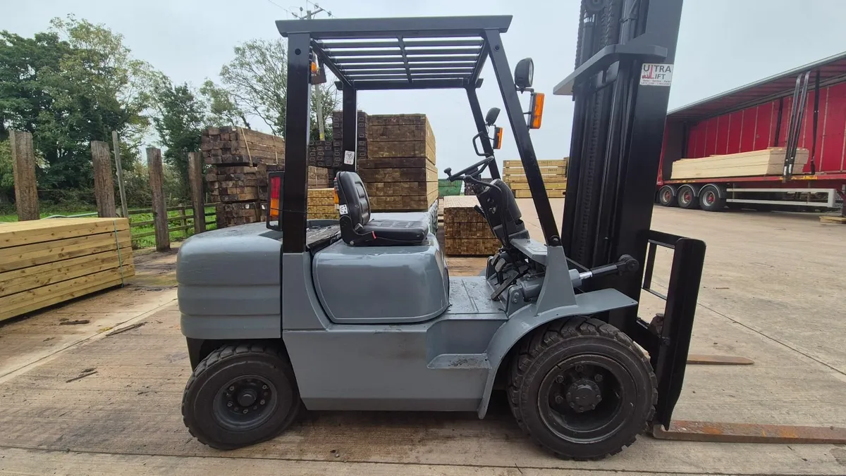 Mitsubishi forklift 3 ton fully serviced. - Image 4