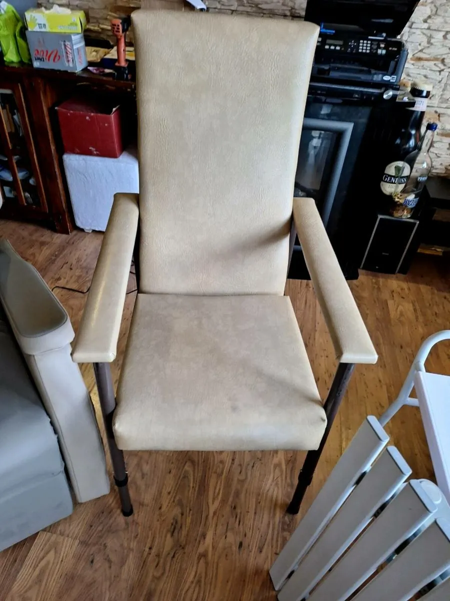 Orthopedec height adjustable chair - Image 1