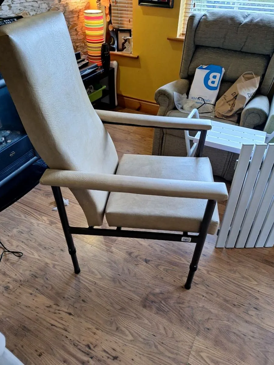 Orthopedec height adjustable chair - Image 2