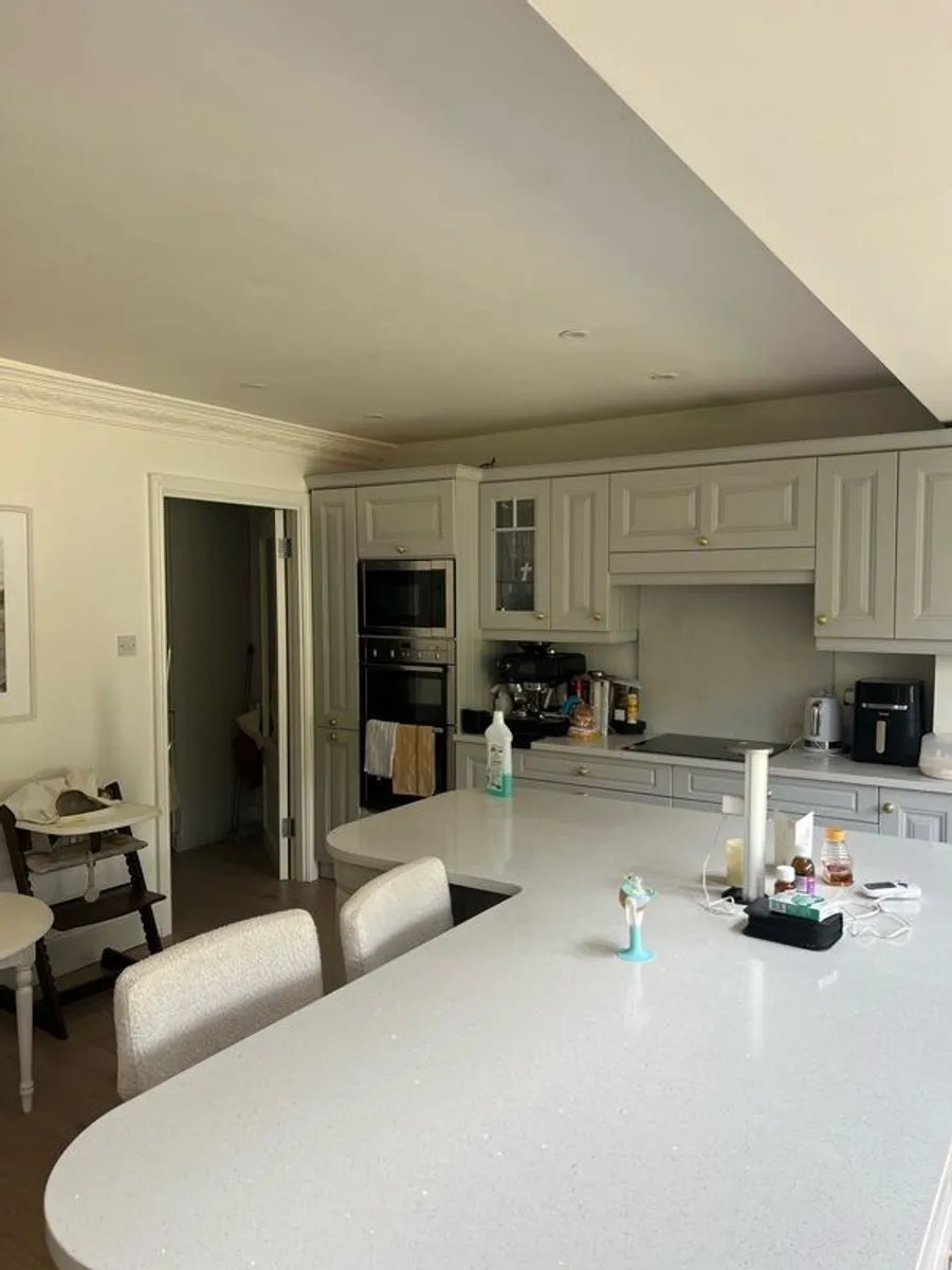 Full kitchen including island & granite countertops - Image 2