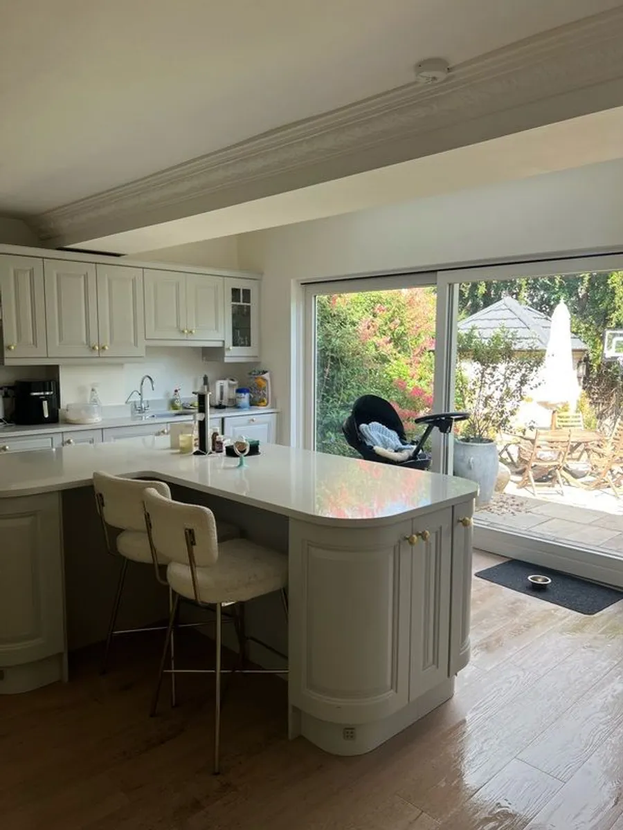 Full kitchen including island & granite countertops - Image 3