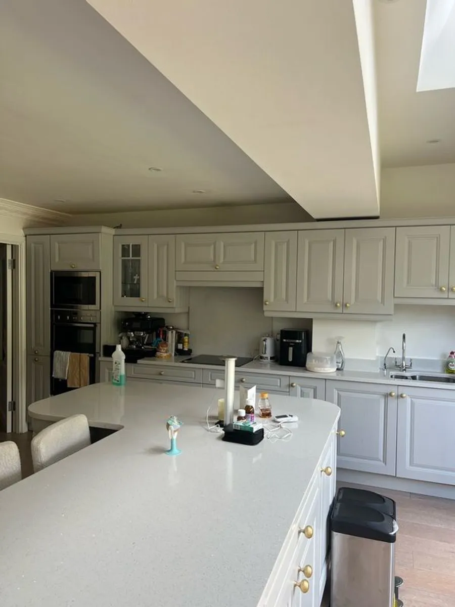 Full kitchen including island & granite countertops - Image 4