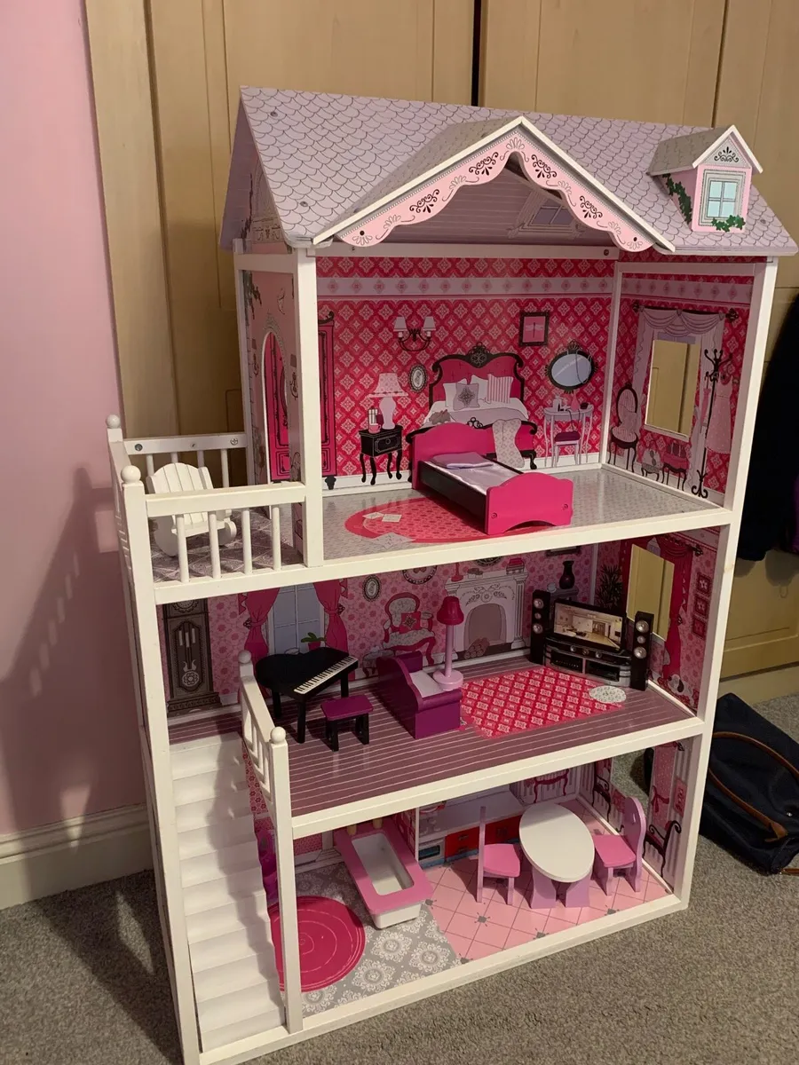 Sadie’s doll house - Image 1