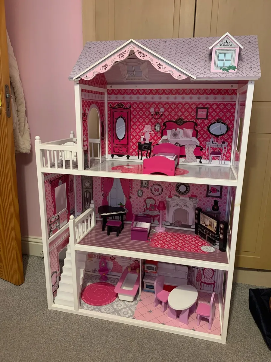 Sadie’s doll house - Image 2