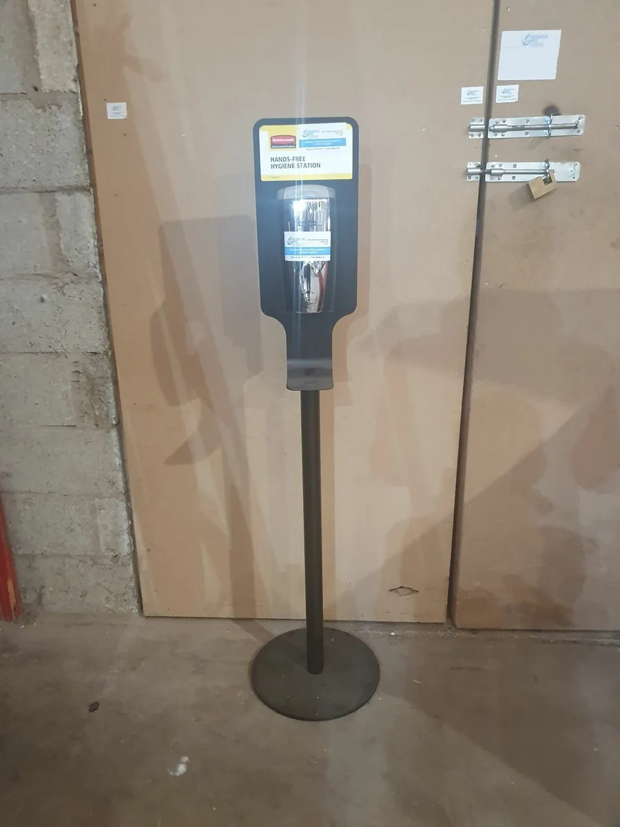 RCP AutoFoam Premium Floor Stand SKU: FG750824 - Image 1