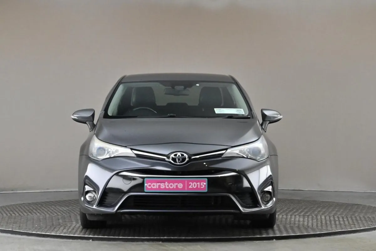 Toyota Avensis 1.6 D SOL 6spd  full Leather - Image 2