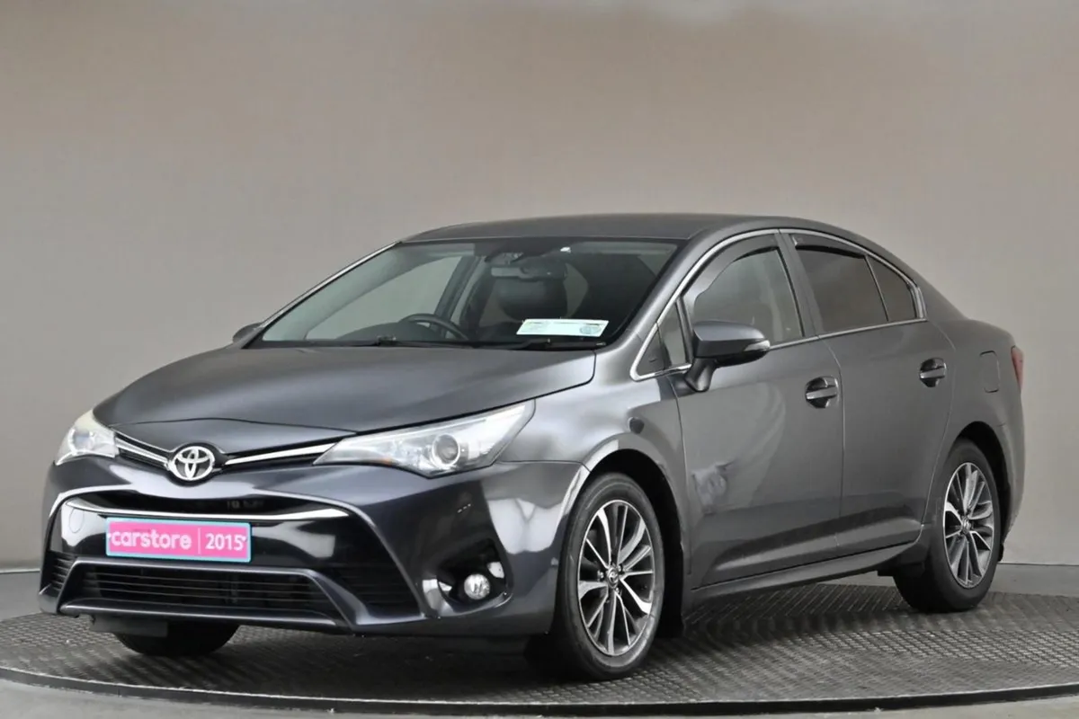 Toyota Avensis 1.6 D SOL 6spd  full Leather - Image 3