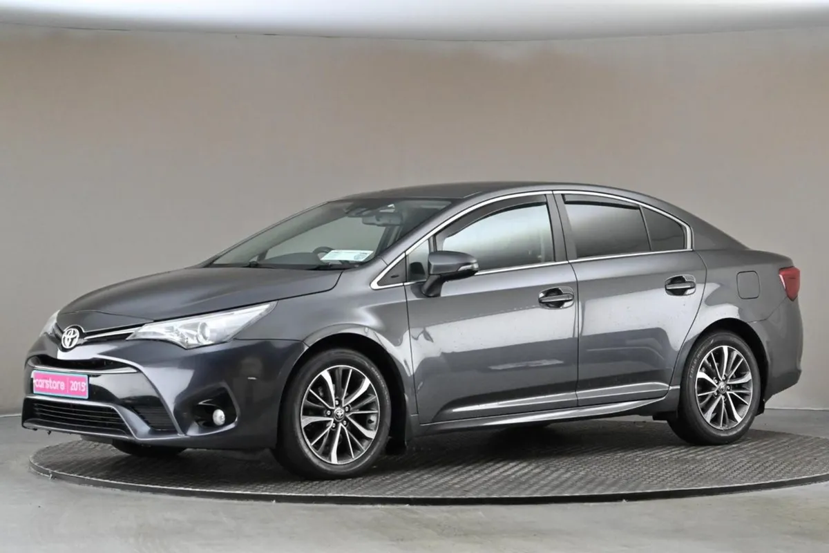 Toyota Avensis 1.6 D SOL 6spd  full Leather - Image 4
