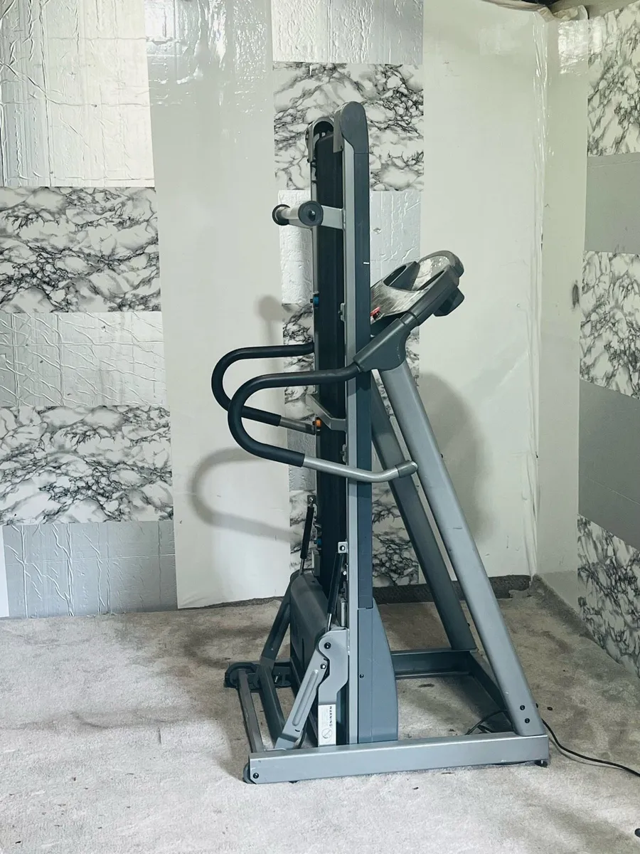 LARGE TREADMILL 136KG MAXIMUM USER WEIGHT, - Image 1