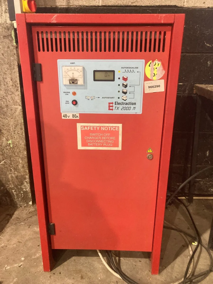 Fork lift recharger - Image 1