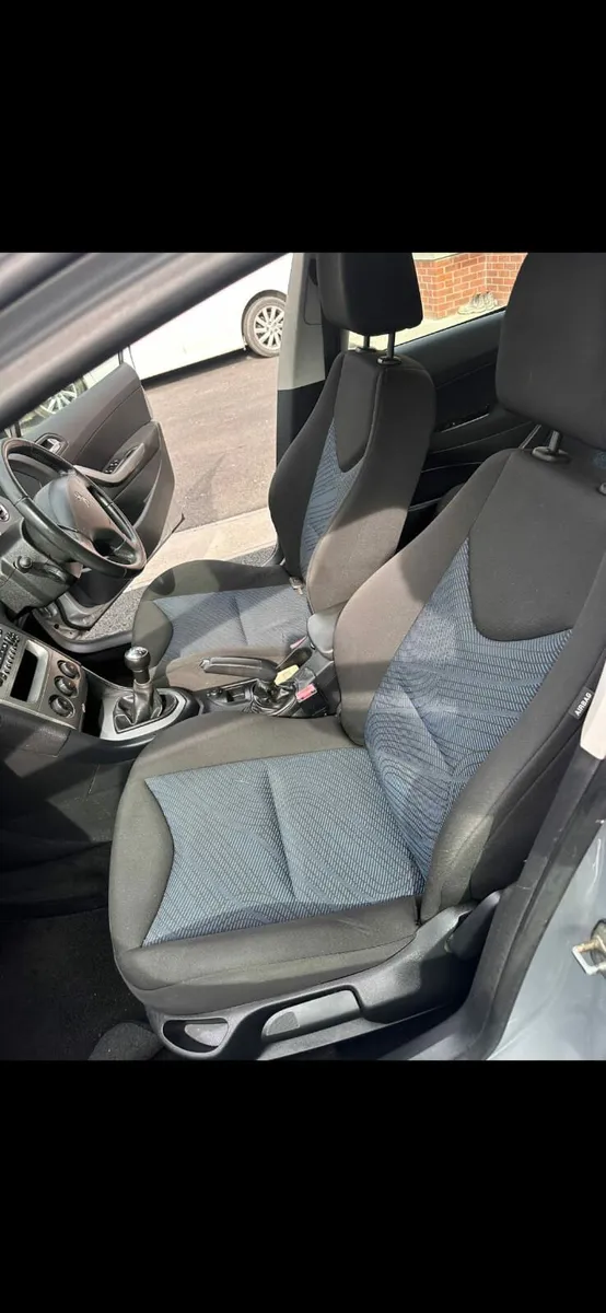 Peugeot 308 diesel New nct 90bhp easy inured €2000 - Image 3