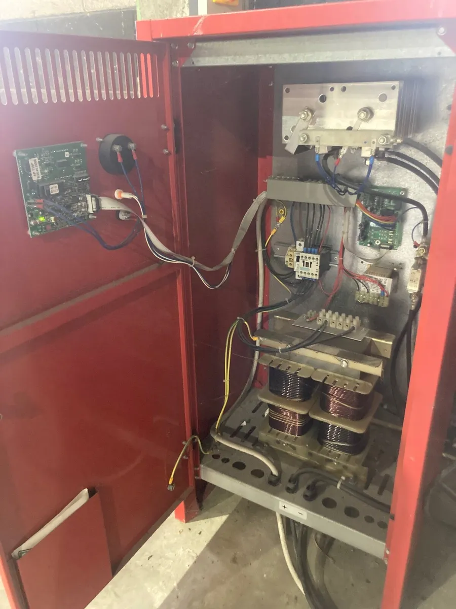 Fork lift recharger - Image 2