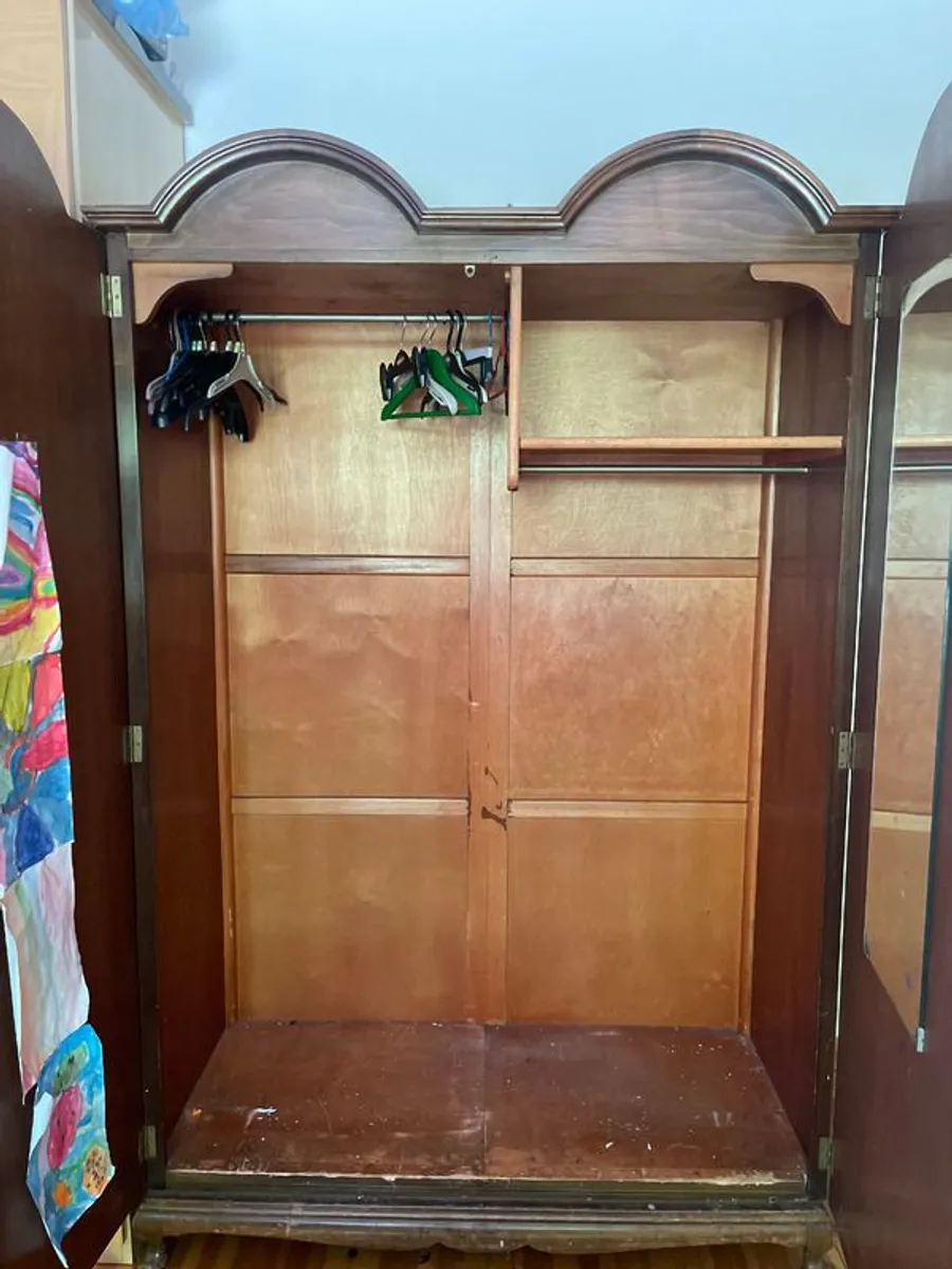 Antique wardrobe - Image 2