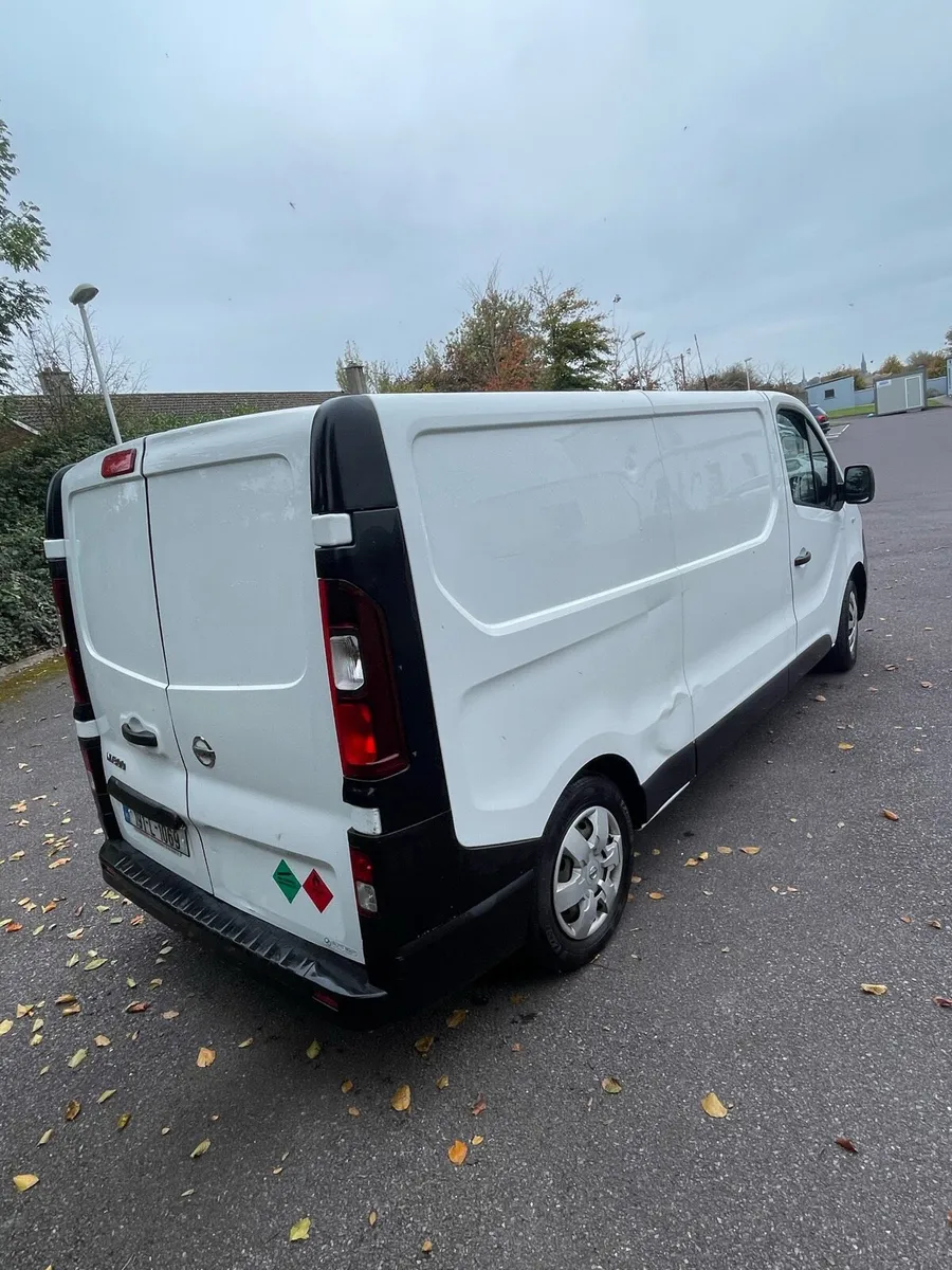 Nissan nv300 - Image 4