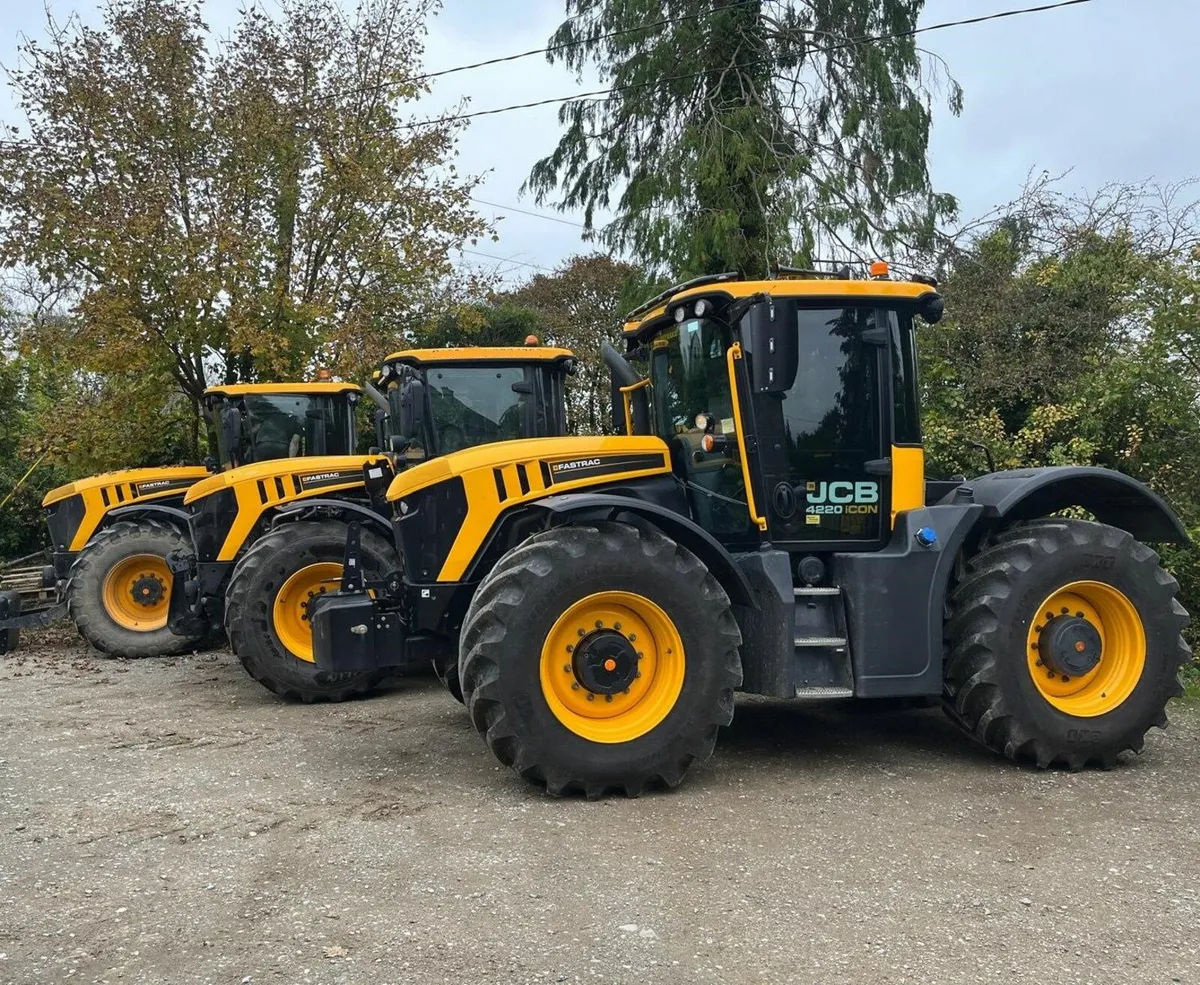 JCB Fastrac 4220 @  Russell Fastracc Lrd - Image 1