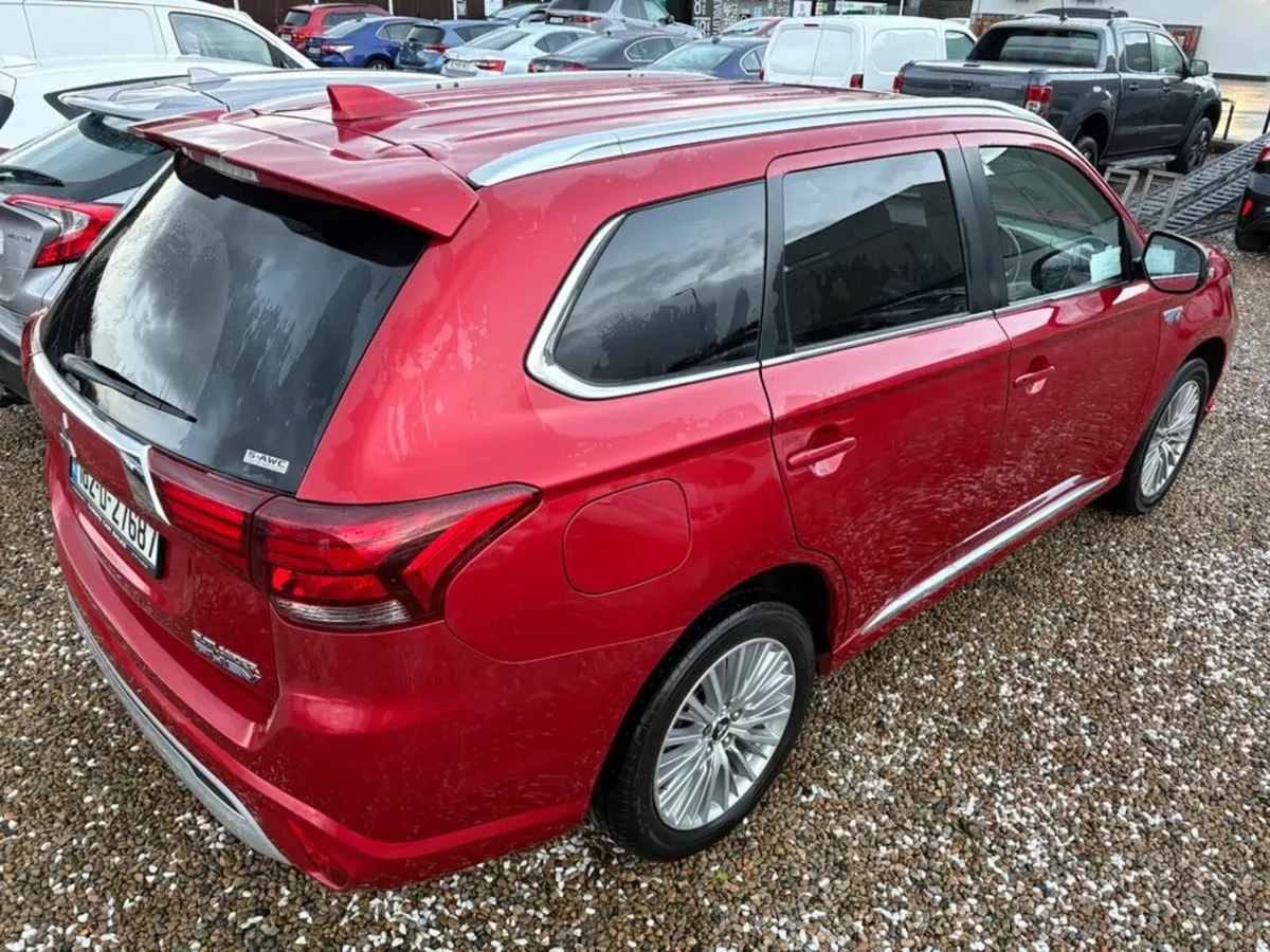 Mitsubishi Outlander 2.4 Juro Phev 221BHP 4WD - Image 4