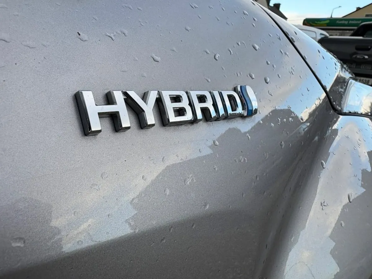 Toyota C-HR Petrol Hybrid Luna Auto - Image 3