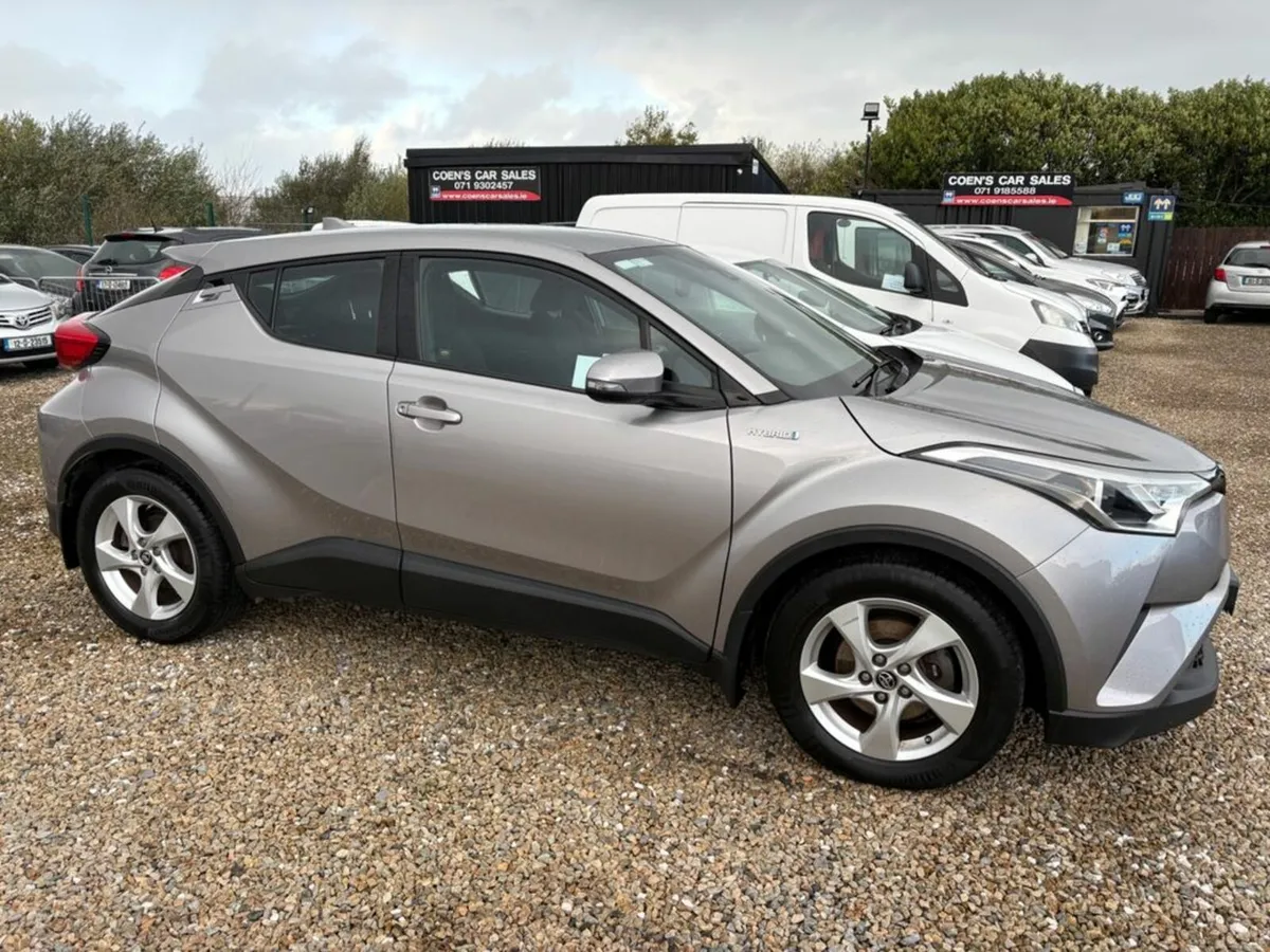 Toyota C-HR Petrol Hybrid Luna Auto - Image 4