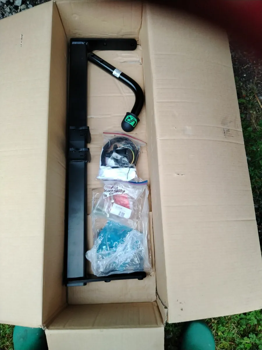 Tow bar for Volvo  V40/V40 cross country - Image 1