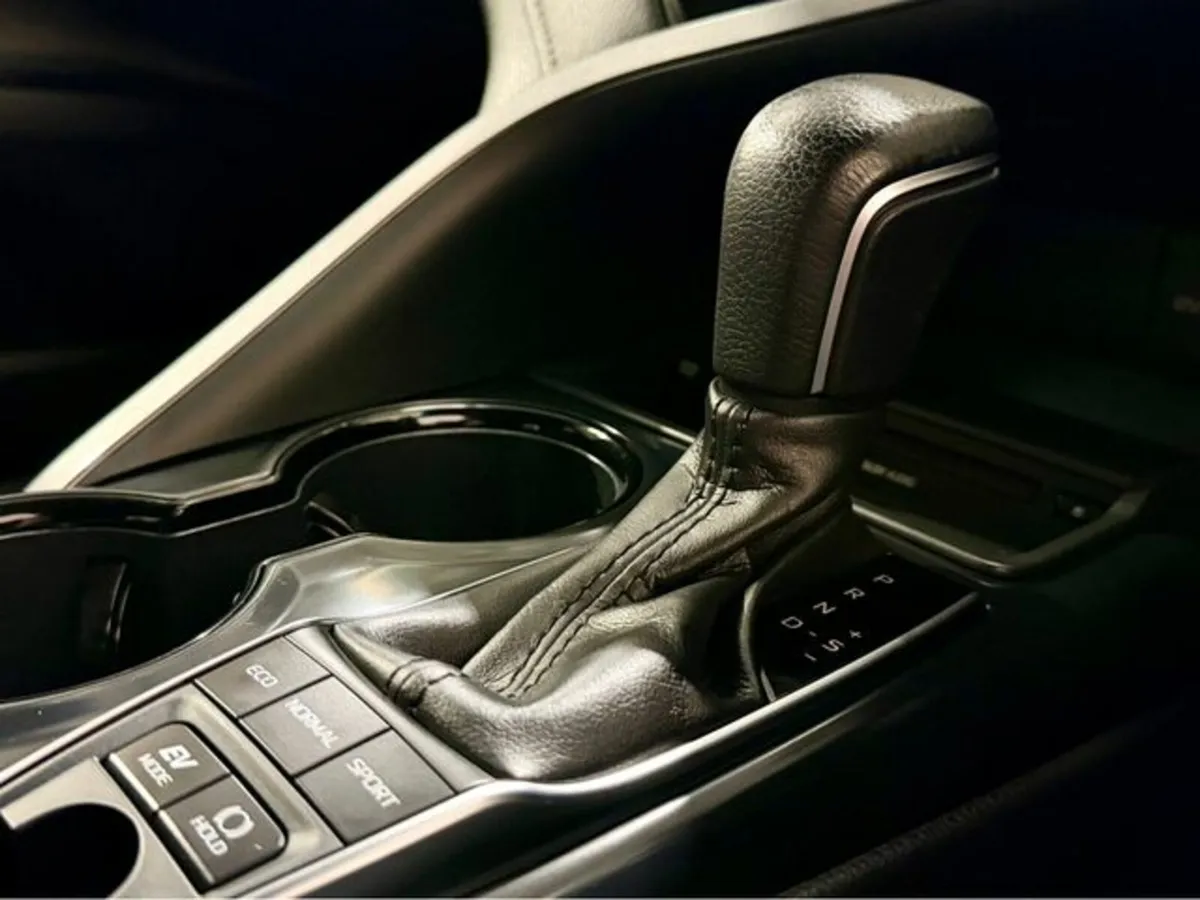 Toyota Camry WS Leather - Image 4