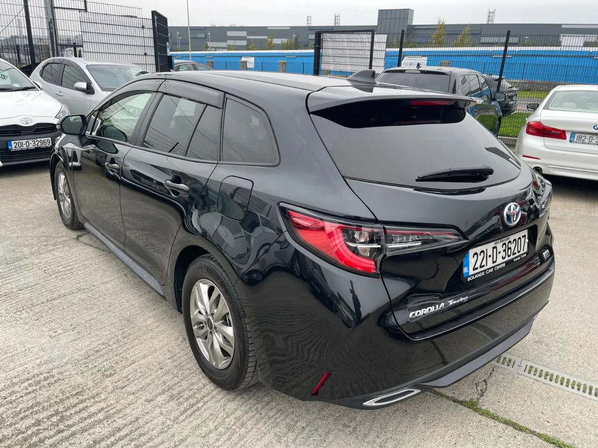 2022 Toyota Corolla Hybrid 1.8 Automatic Touring - Image 4