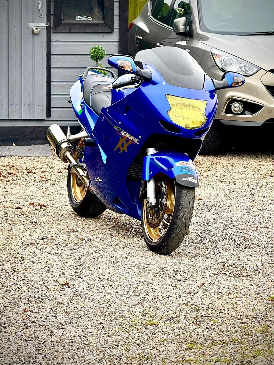 00 Honda CBR 1100XX BLACKBIRD TAXED 10/26 - Image 1