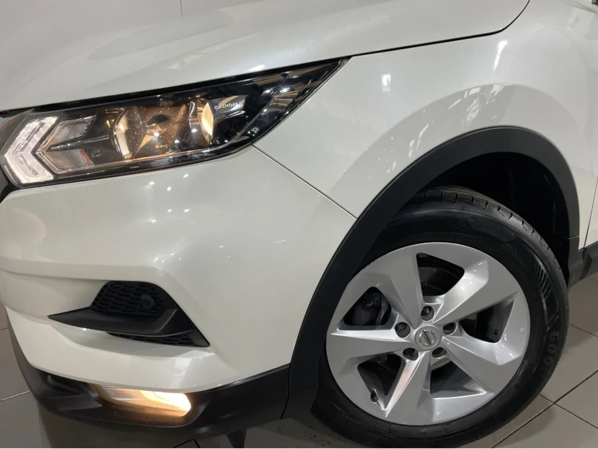 Nissan Qashqai 1.5 DSL SE  VAN  4DR GLASS ROOF PRI - Image 4