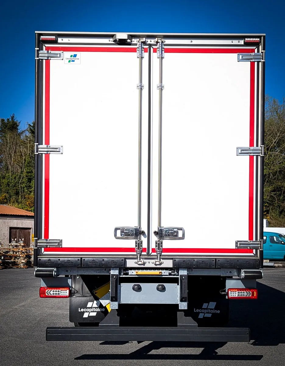 New Renault 18T w/Lecapitaine Fridge Body - Image 2