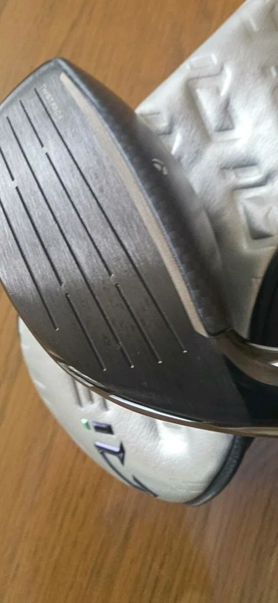 Taylormade Qi35 3 wood  almost New - Image 1