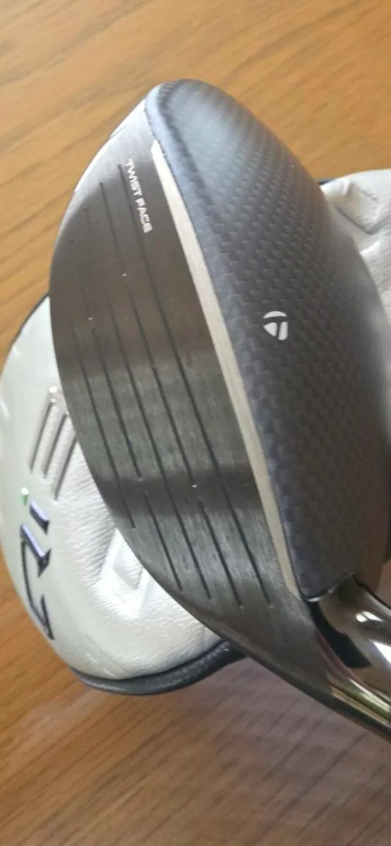 Taylormade Qi35 3 wood  almost New - Image 2