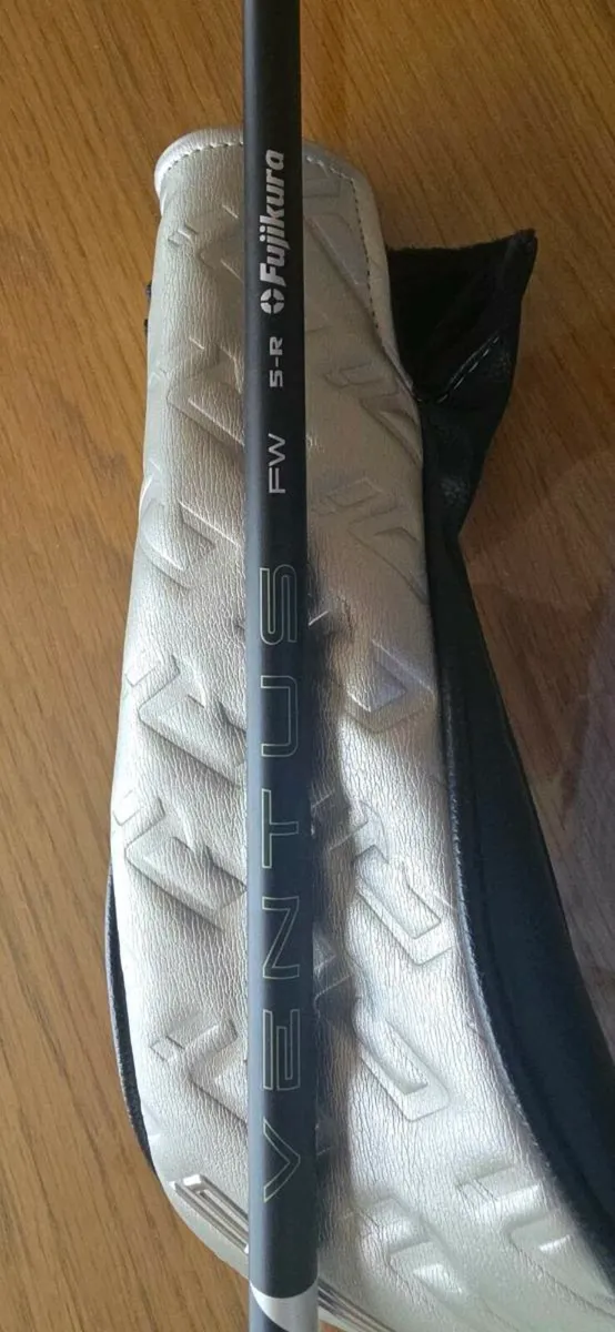 Taylormade Qi35 3 wood  almost New - Image 3