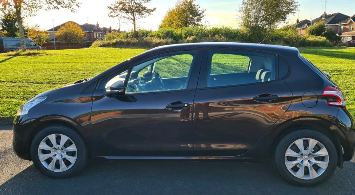 Peugeot 208 2013 1l 5 door, low milage, fresh NCT - Image 2