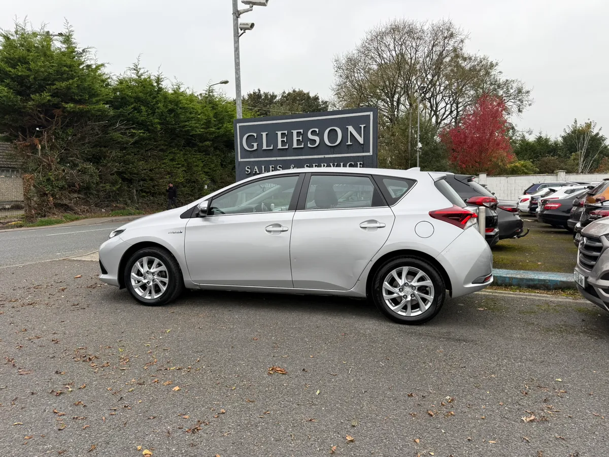 161 Toyota Auris Hybrid Auto. Irish Car. Low Km - Image 2