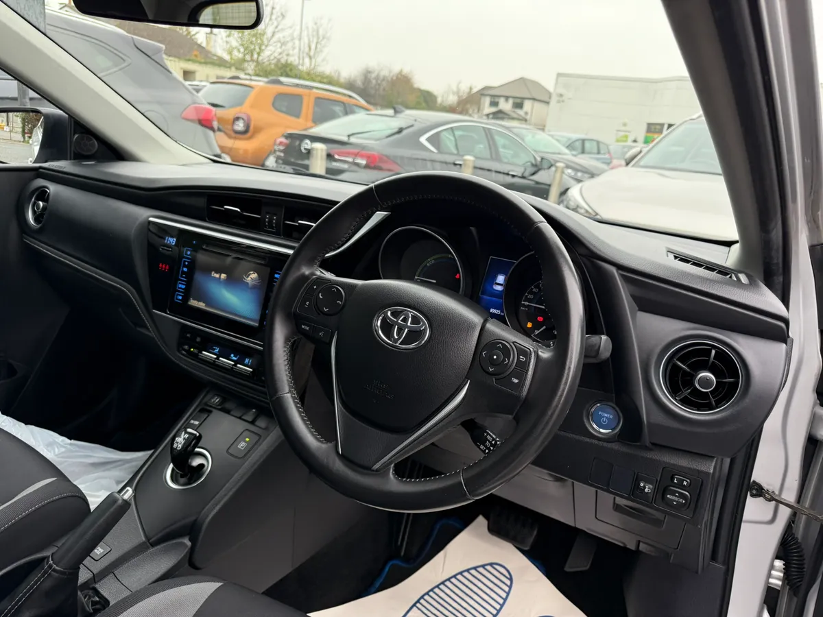 161 Toyota Auris Hybrid Auto. Irish Car. Low Km - Image 4