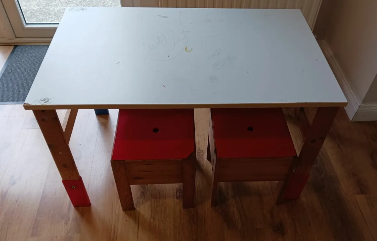 Kids table - Image 2