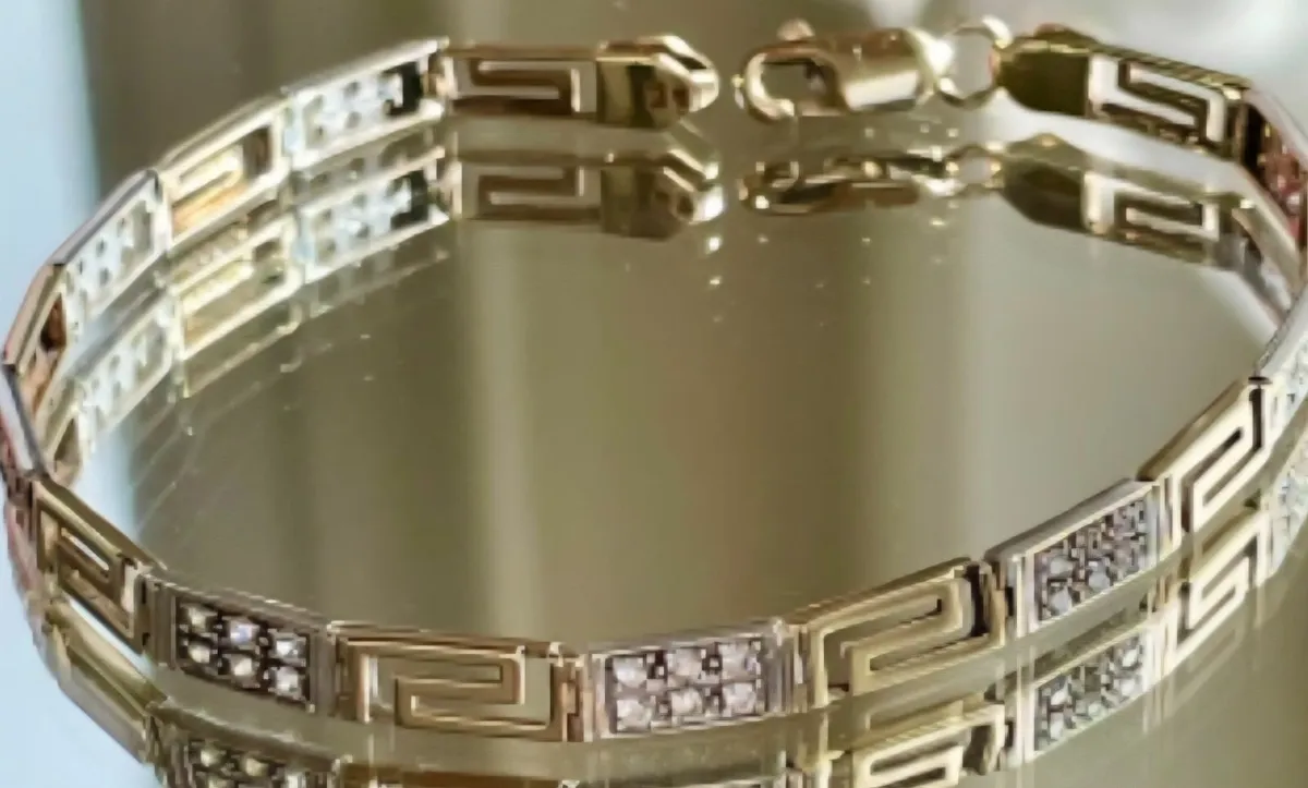 SALE ! 9c Gold +Diamond Greek Key Bracelet. - Image 1