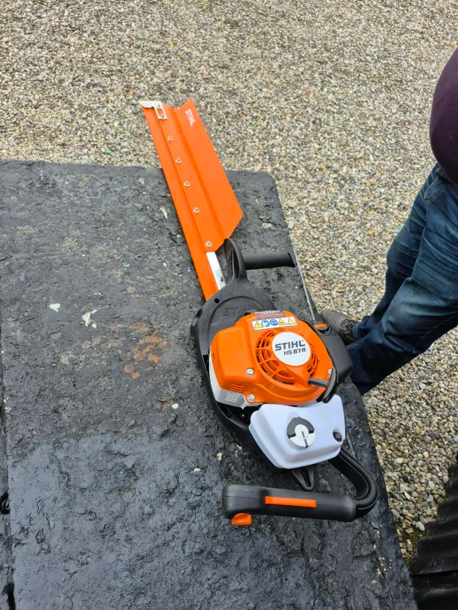 STIHL HEDGE TRIMMER  HS 87R  30"NEW - Image 1