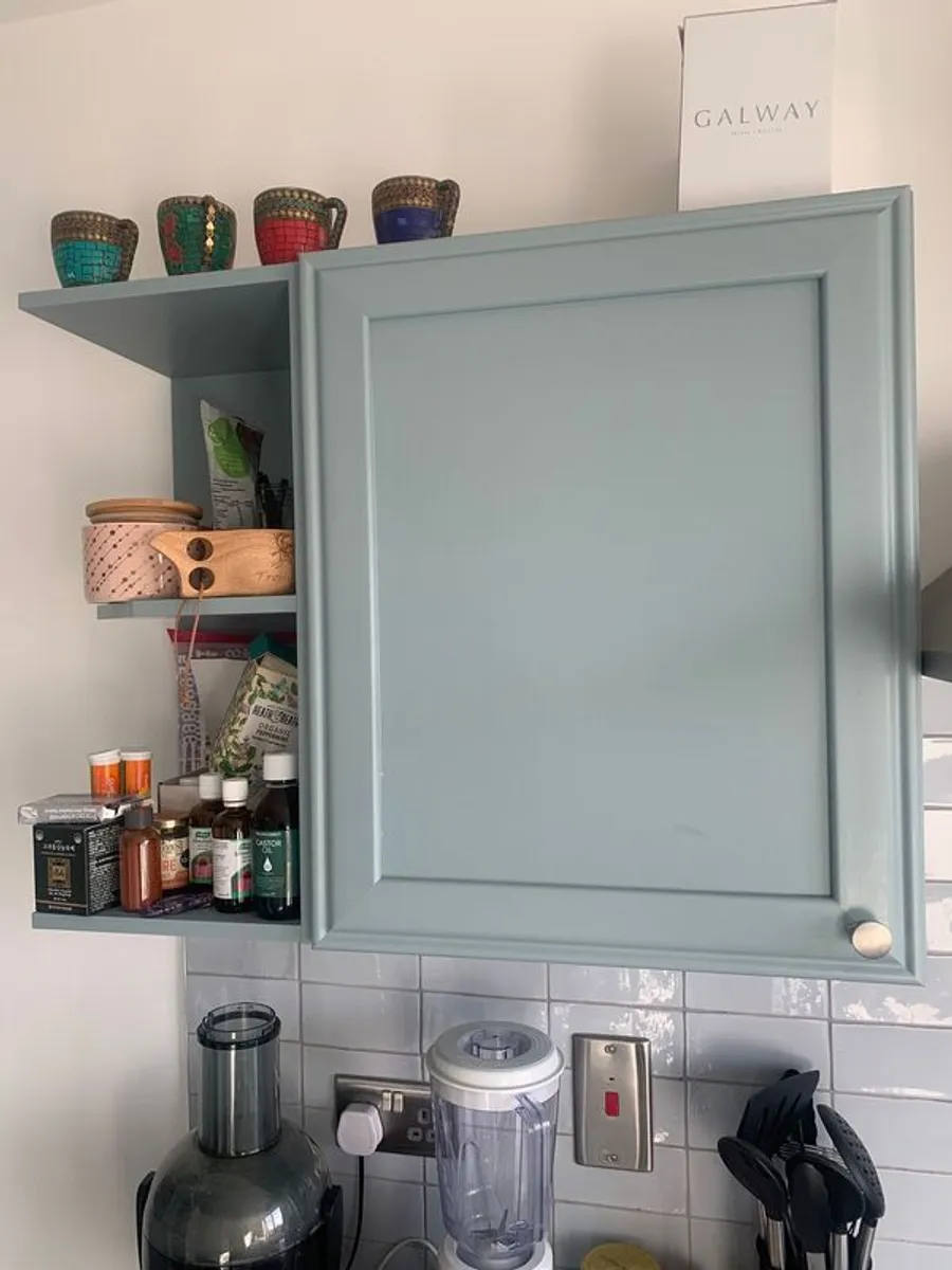 Apartment Kitchen Units incl. Zanussi Standalone Cooker & Hob and Extractor Fan - Image 4