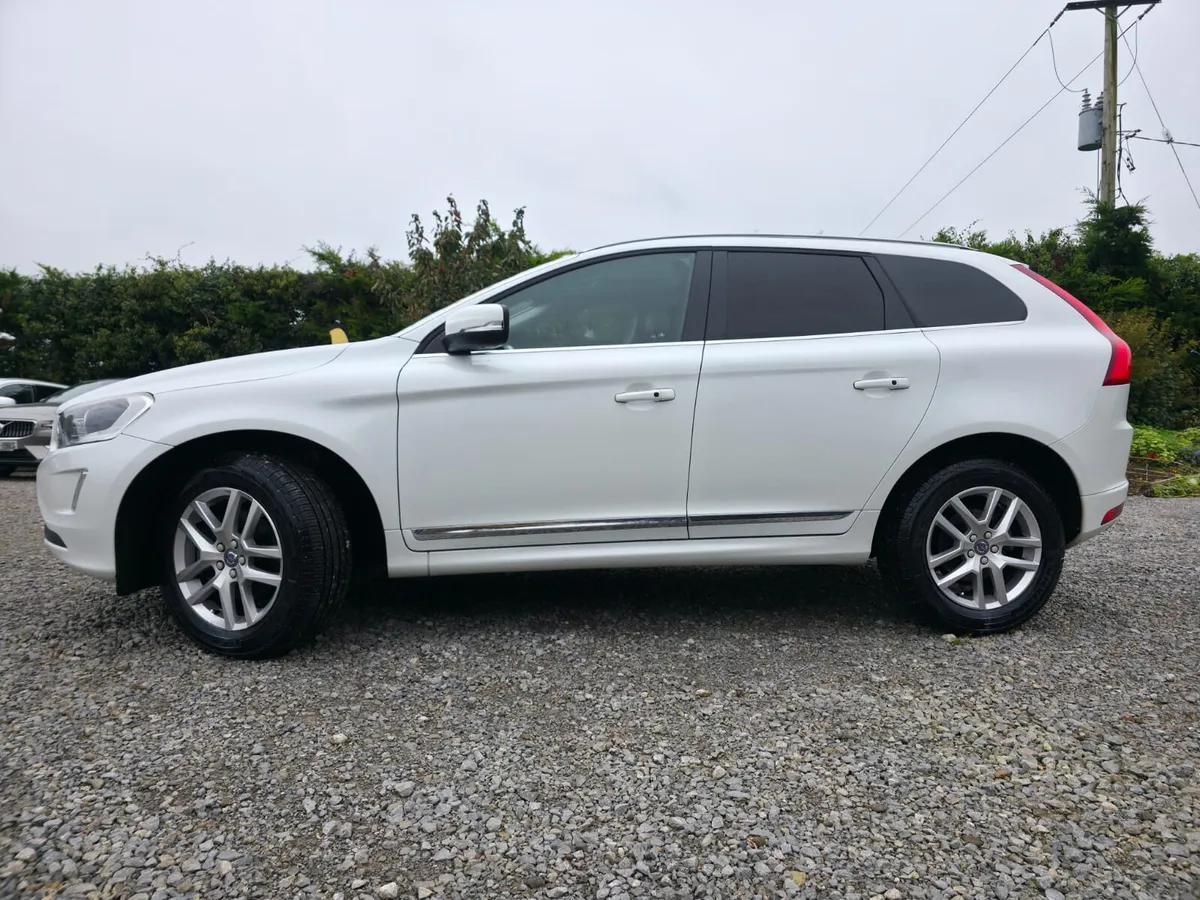 Volvo XC60 2017 - Image 2