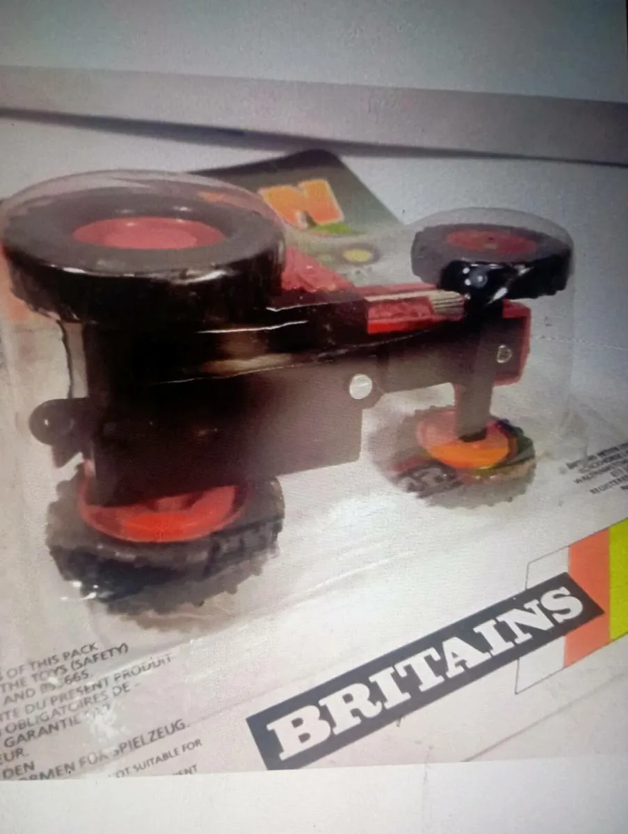 BRITAINS DIE - CAST METAL TRACTOR 🚜 - Image 2