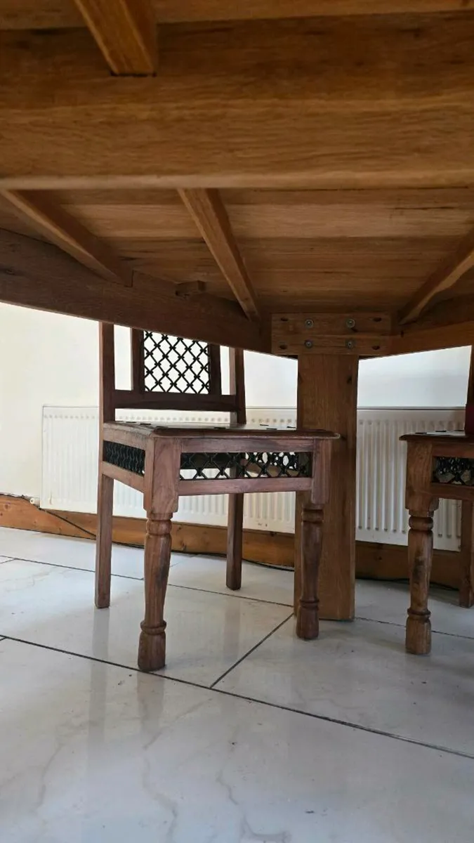 Solid wood table and chairs - Image 3