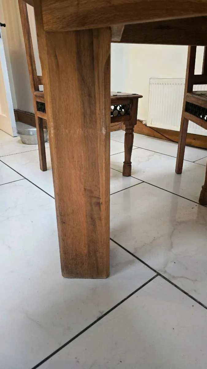 Solid wood table and chairs - Image 4