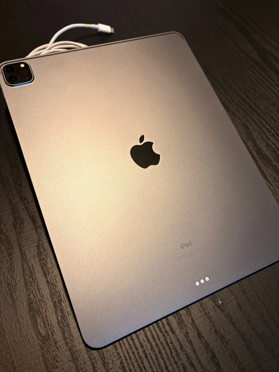 iPad Pro 12.9 “ (4th Gen 256GB) + Apple Pencil 2 - Image 3