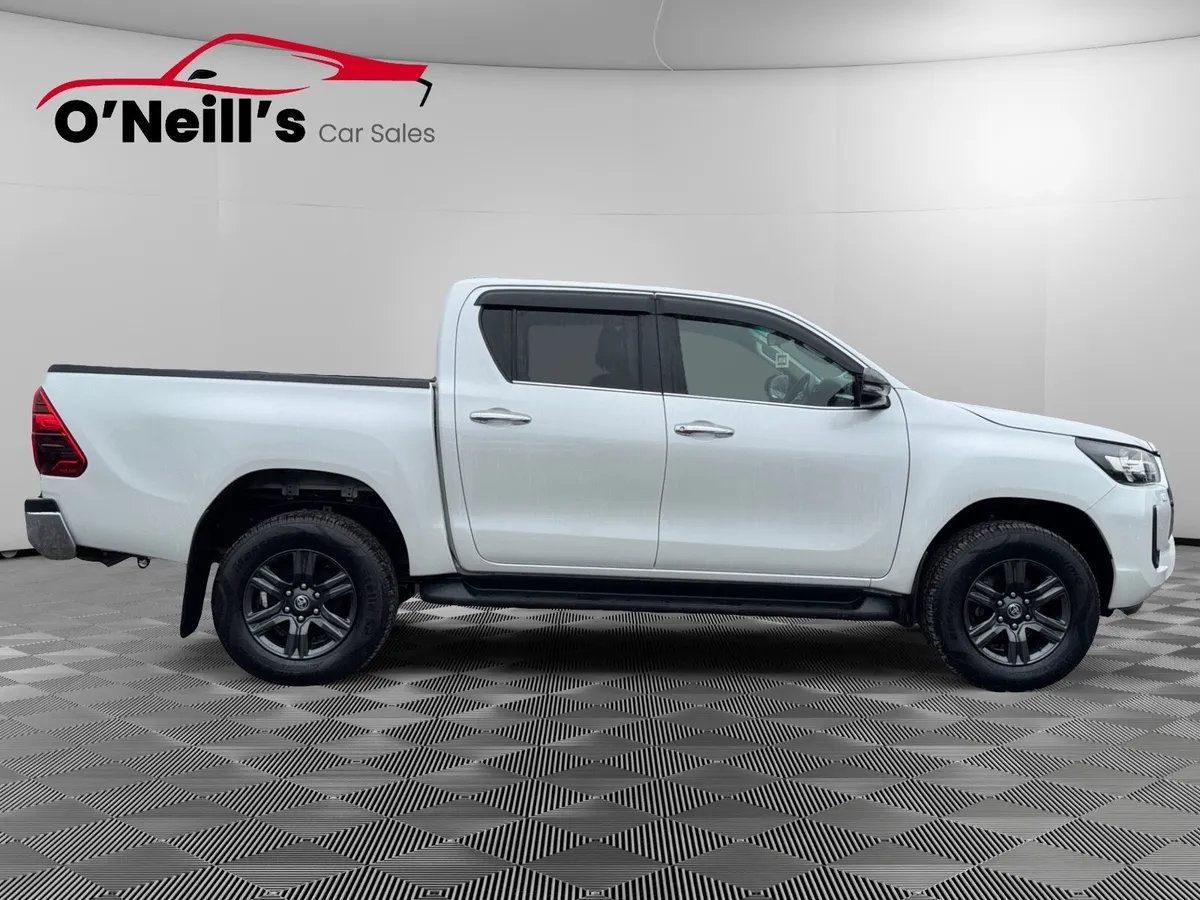 Toyota Hilux 2023 2.8 SR5 D/CAB AUTO 4DR #291 - Image 2